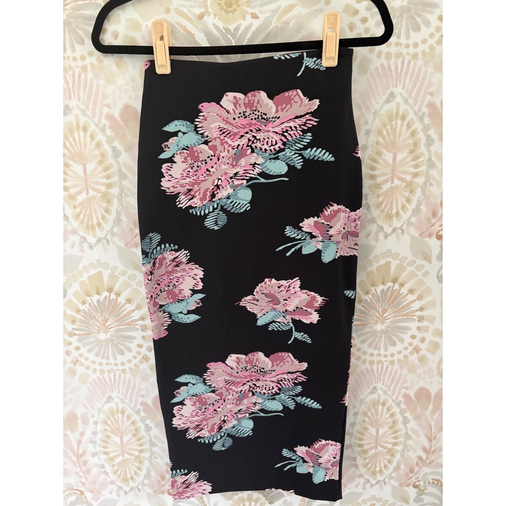 Elizabeth and James Floral Crop Top and Midi Pencil Skirt Set Black Pink S - Picture 6 of 8